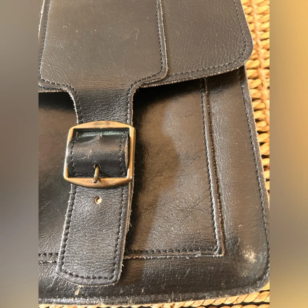 ✌️4 for $20✌️ Vintage Leather crossbody - Picture 2 of 9